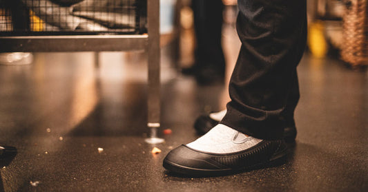 Les surchaussures antidérapantes de Shoes For Crews