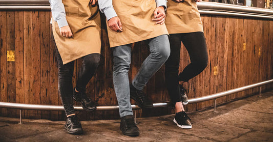 ¿Cuál es el mejor calzado para trabajar en hostelería? Equipa a tu plantilla con Shoes For Crews