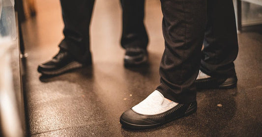 Les surchaussures réutilisables : avantages et inconvénients