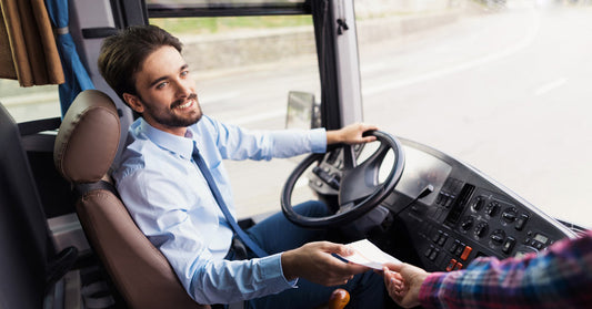 Ropa de trabajo y uniformes para conductores de autobús: qué elementos no deben faltar