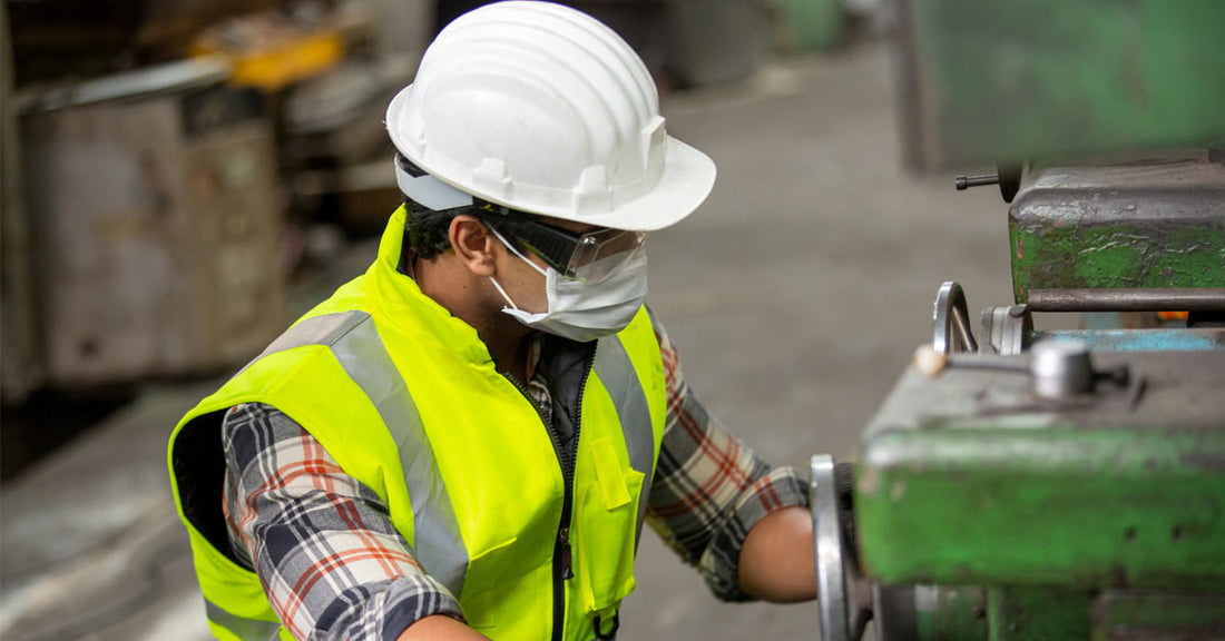 Découvrez une sélection signée Shoes For Crews de chaussures de sécurité pour l’industrie manufacturière
