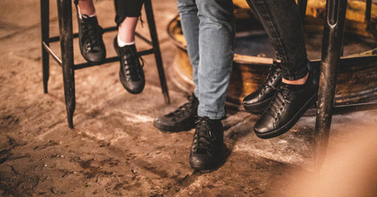Zapatos de camarero antideslizantes y cómodos de Shoes For Crews para mejorar la atención al cliente en su restaurante