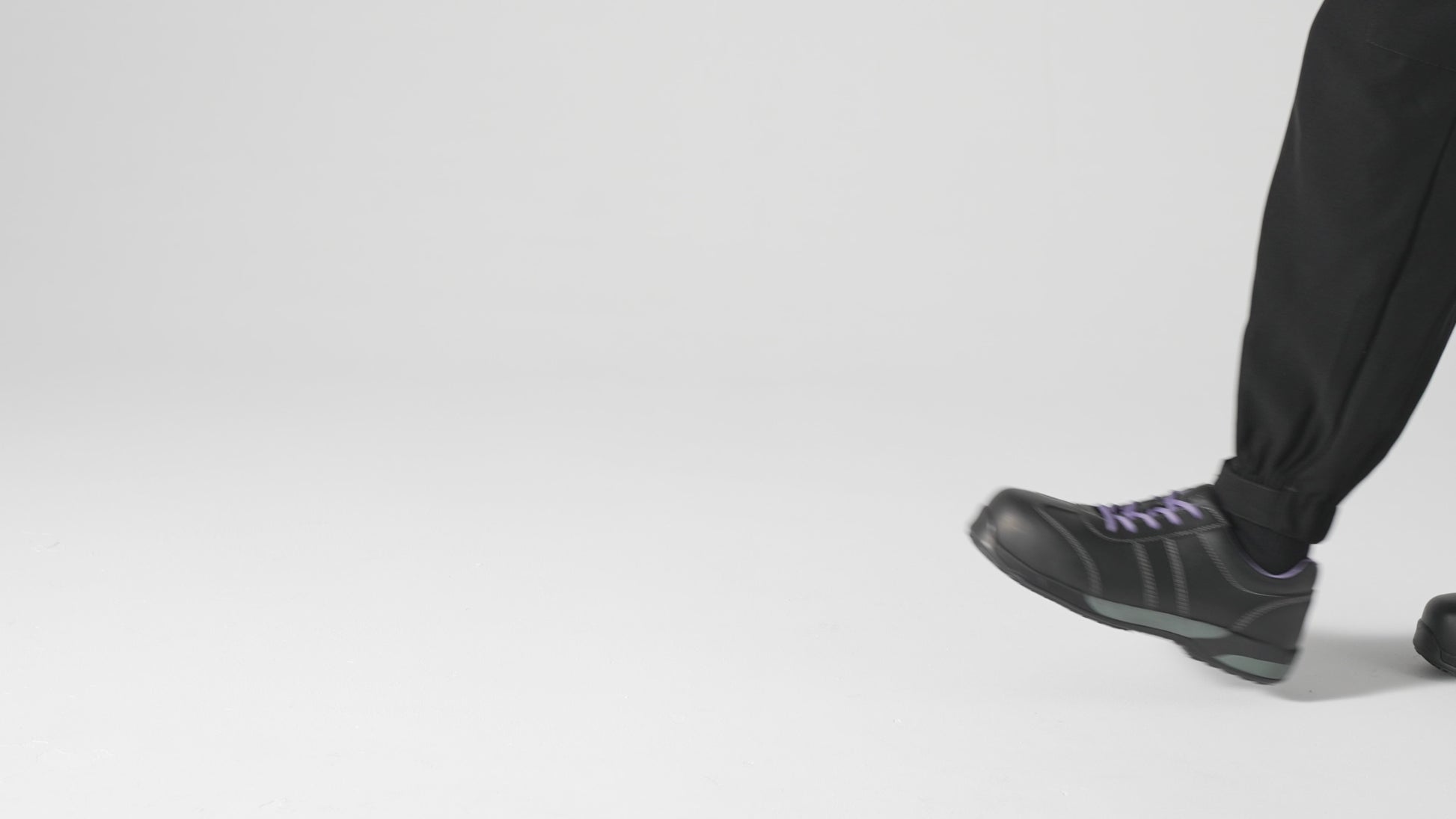 Safety shoes, the Bonnie has an anti-clog, slip-resistant outsole and composite toe cap (200 joule), product video.