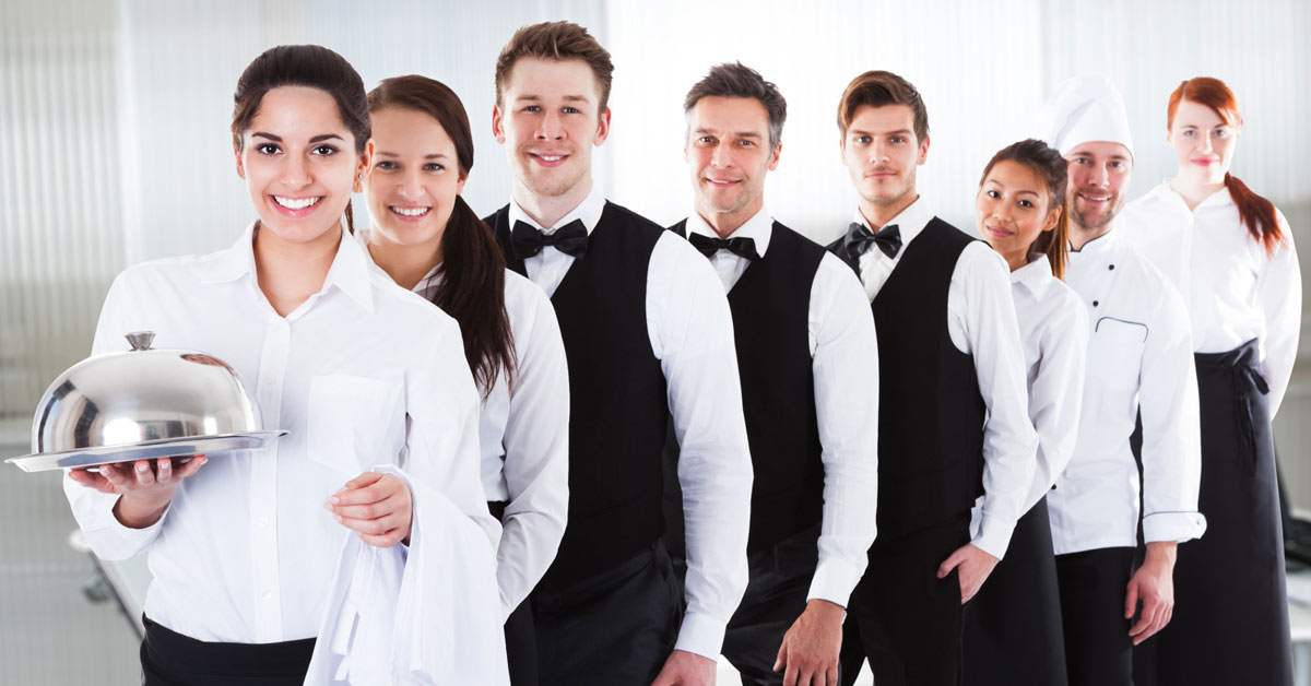 Die Berufskleidung in der Gastronomie verkörpert die Corporate Identity des Betriebs.