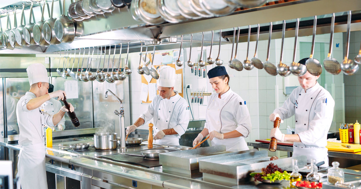 Die Arbeitssicherheit in der Küche umfasst die verschiedene Arbeitsbereiche der Köche und Köchinnen