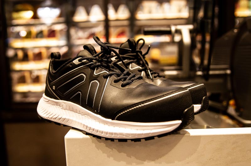 Slip-resistant and safety shoe to prevent injuries in the retail industry