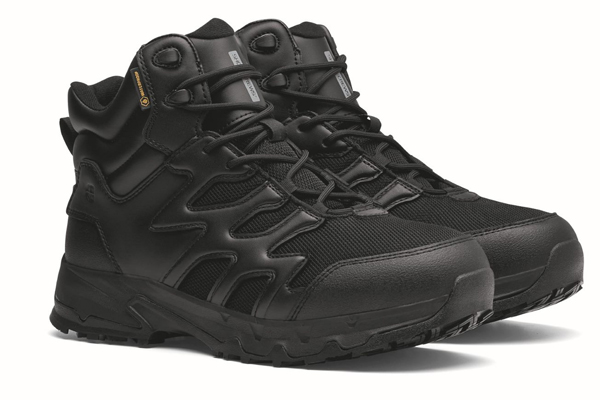Durable Carrig Mid boots in black with heat and cold insulation